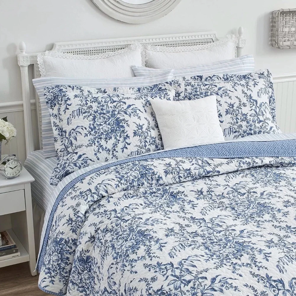Gorgeous Laura Ashley Full/Queen Bedford Quilt & Sham Set Delft Blue